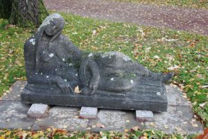 20160729 Statue Friedhof Höchst 02