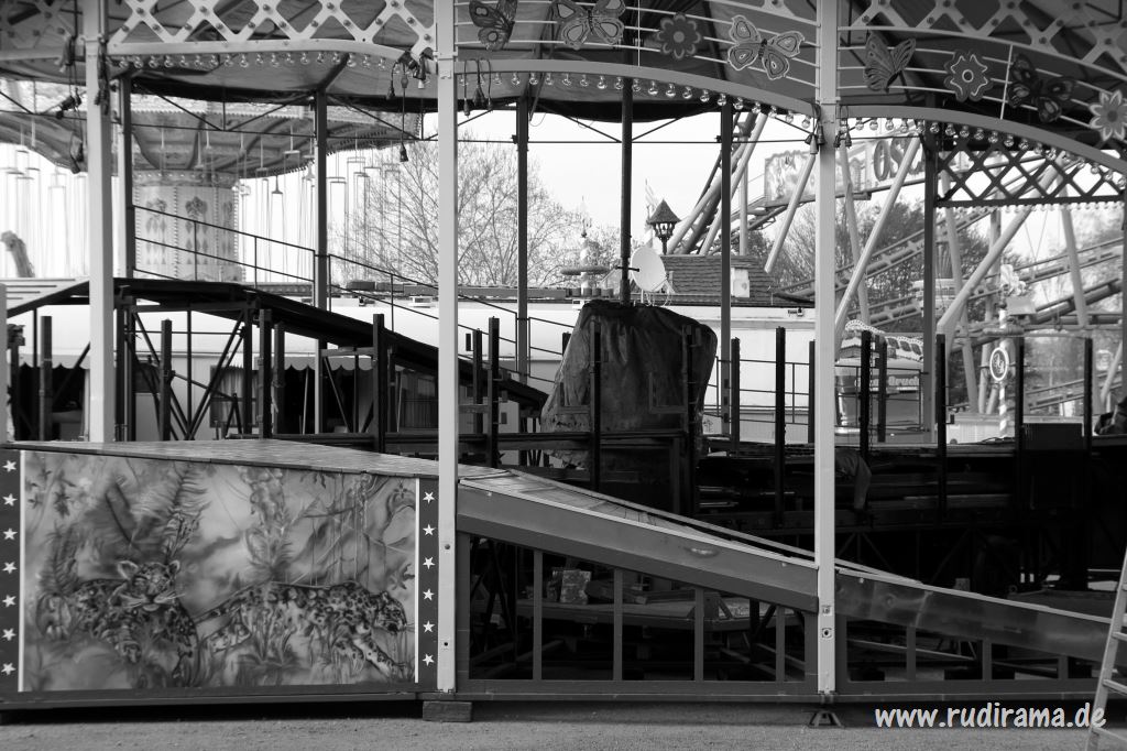 Die bunte Welt der Kirmes in Schwarz/Weiß 088 – rudirama